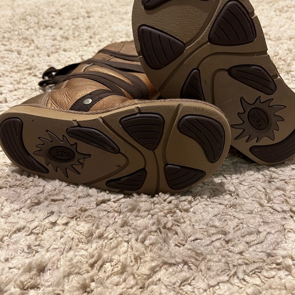 Women’s Rina UGG Metallic Gold Ribbon Tall Boots 7 - Picture 8 of 8